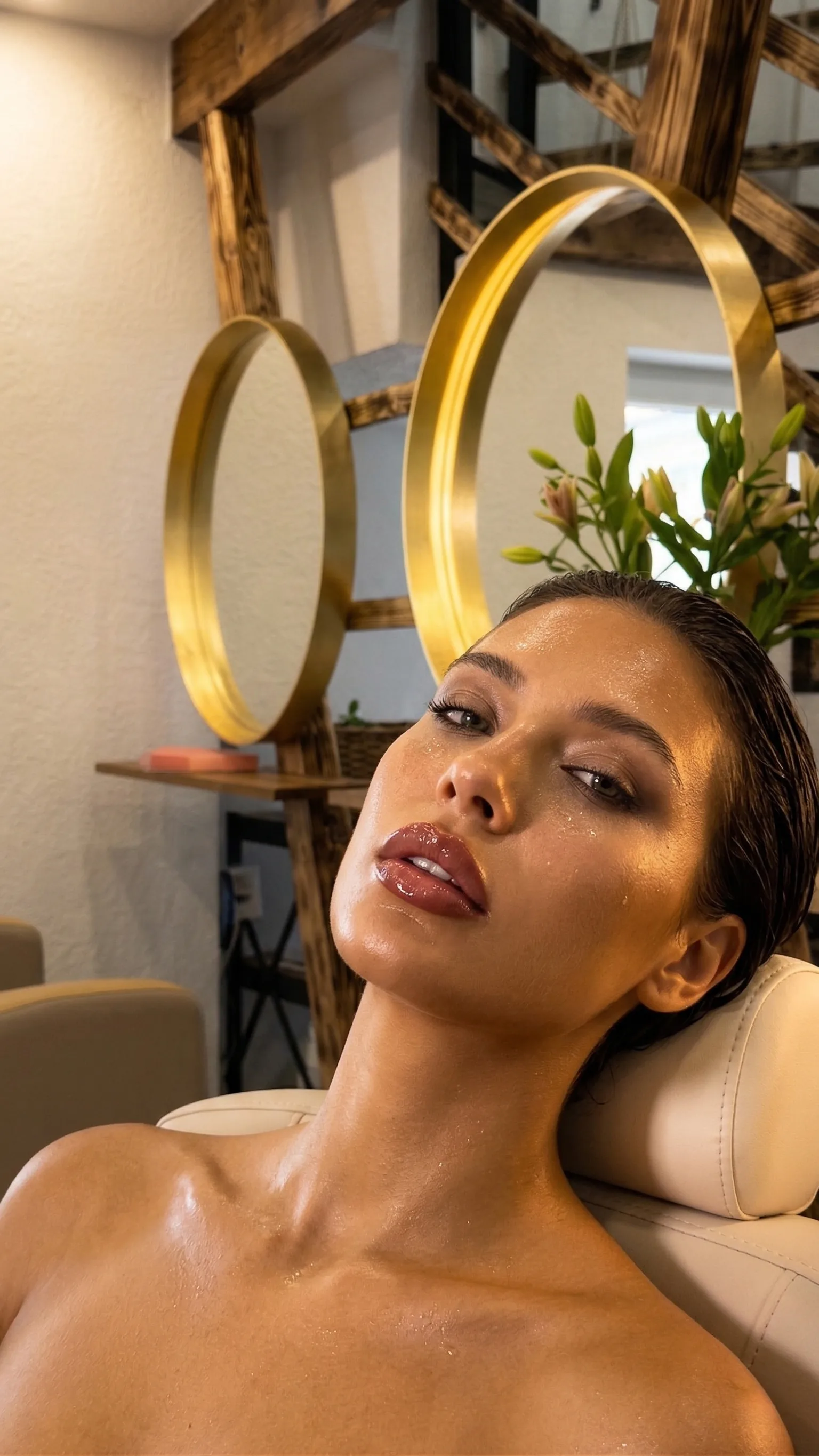 Nahaufnahme von Augen und Brauen in der Liva Beauty Lounge