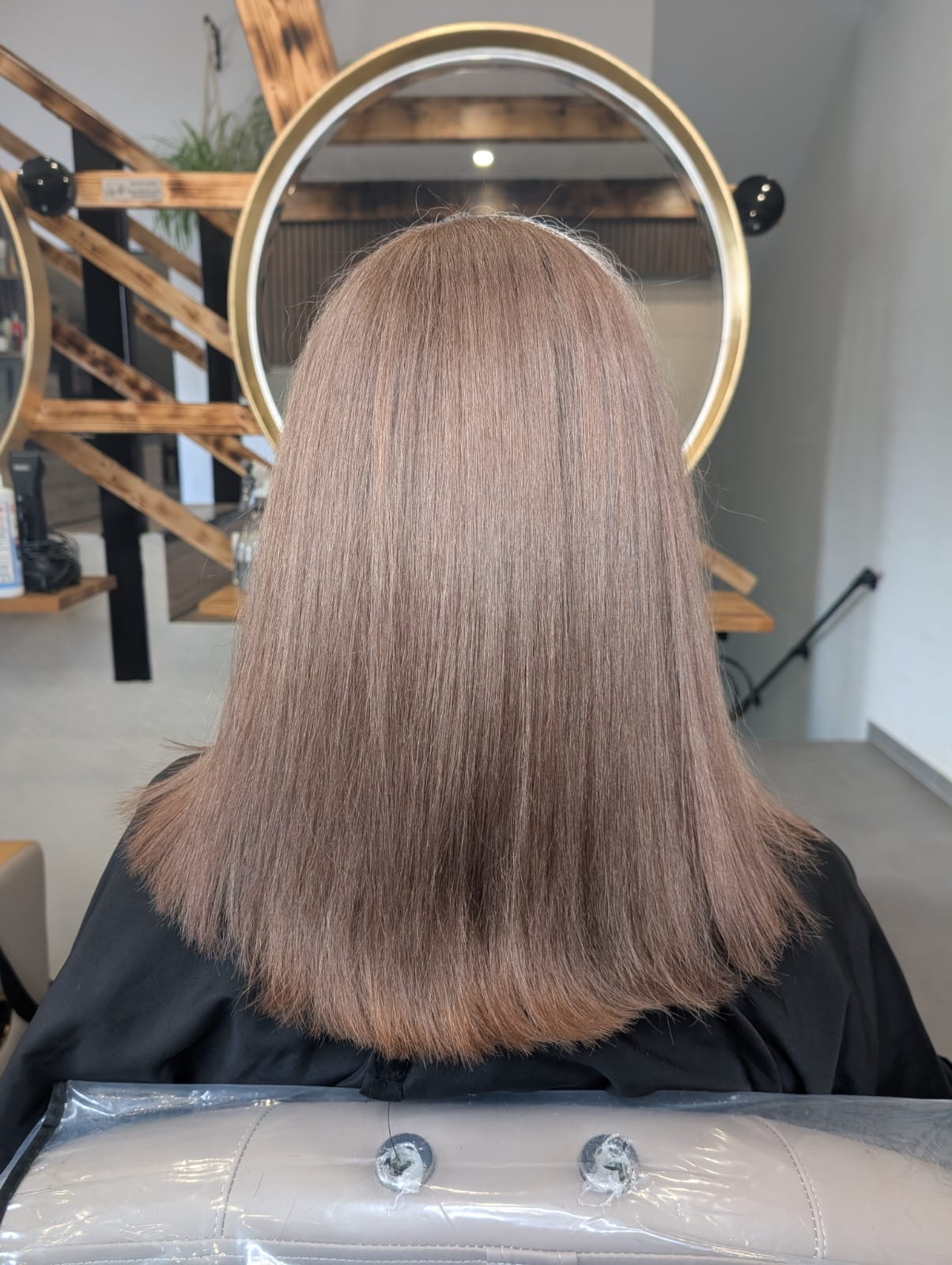 Beigebraune Coloration mit weichem Farbverlauf aus der Liva Beauty Lounge