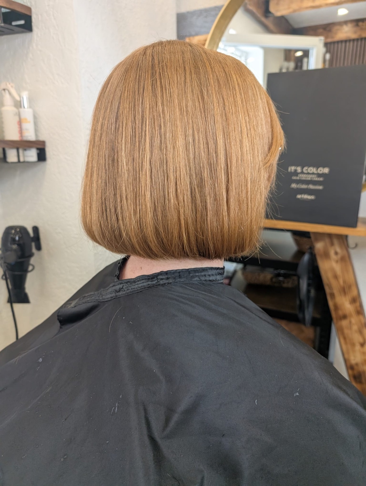 Warmer Kupferton und präziser Bob aus dem Liva Salon